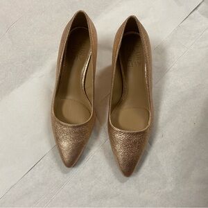 Naturalized kitten heels